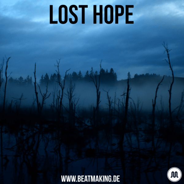 Lost Hope Cover von monicbeatz. Moor bei Blaue Stunde mit toten Bäumen und bewölktem Himmel